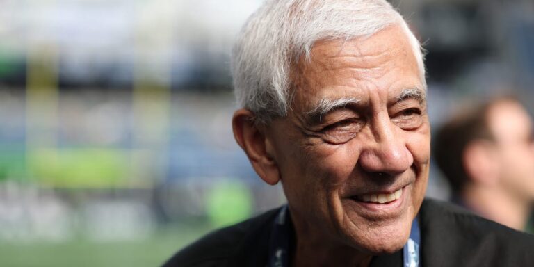 Vinod Khosla Is Hiring a Chief of Staff. Expect 12-Hour Days.