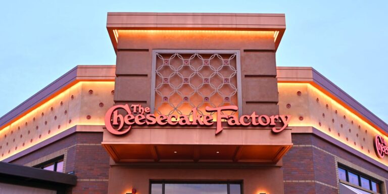 Cheesecake Factory Serves up Earnings Win Amid Obama-Trump Controversy